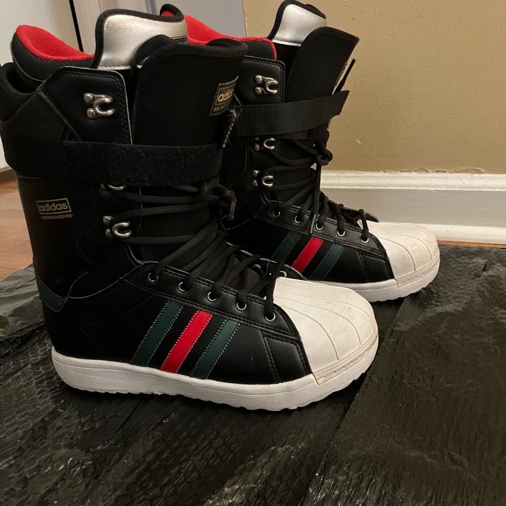 adidas AUTHENTIC  Black Snowboarding Boots with Green and Red Stripes
